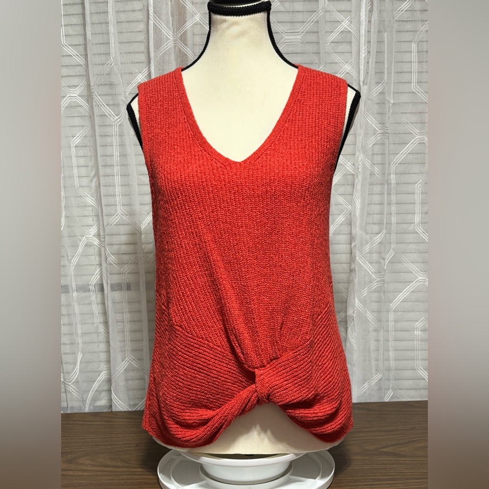 Marked M ladies knit tank w/front knot Wear under a cute denim jacket 17p2p 23”L